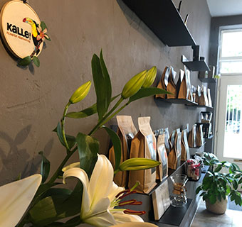 Kalle Coffe Roasters Shop mit Kaffeetüten